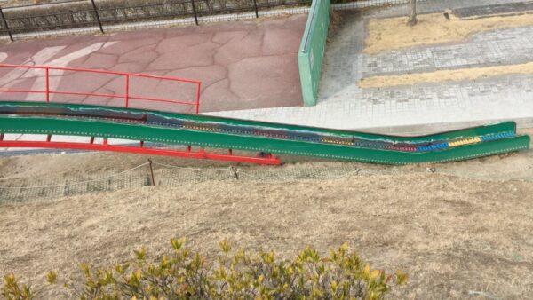 岡崎市奈良井公園長いローラー滑り台