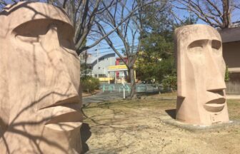 豊橋市向山緑地モアイ像