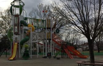 春日井市朝宮公園複合遊具、長い滑り台