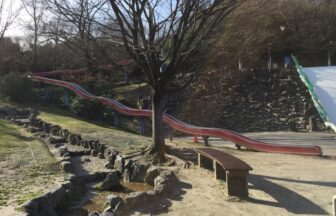 半田運動公園遊具長いローラー滑り台